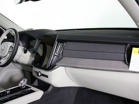 New 2026 Volvo XC90 T8 Ultra w/ Protection Package Premier image 9