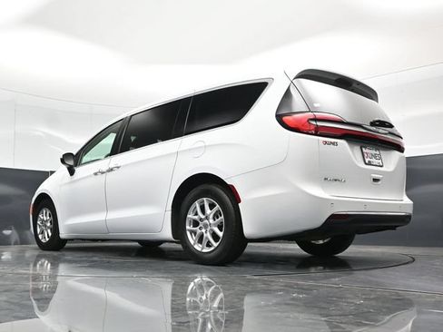 Certified 2023 Chrysler Pacifica Touring-L FWD image 64