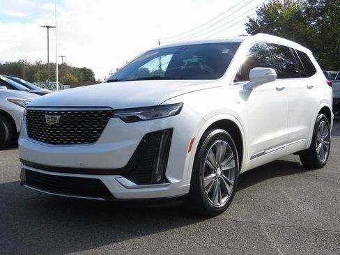 Used 2022 Cadillac XT6 Premium Luxury image 1