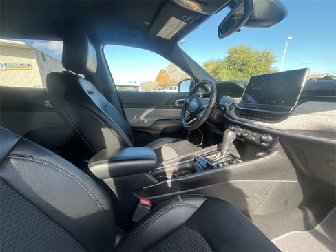 Used 2024 Jeep Compass Latitude image 19