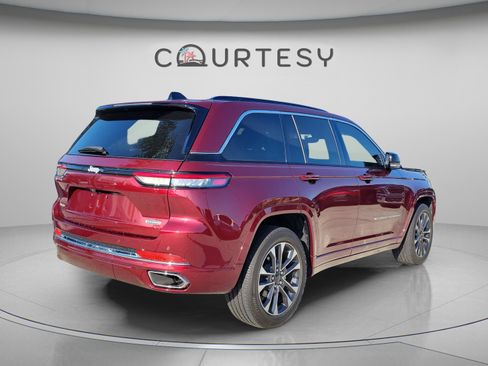 Used 2024 Jeep Grand Cherokee Overland w/ Trailer Tow Package AWD/4WD image 3
