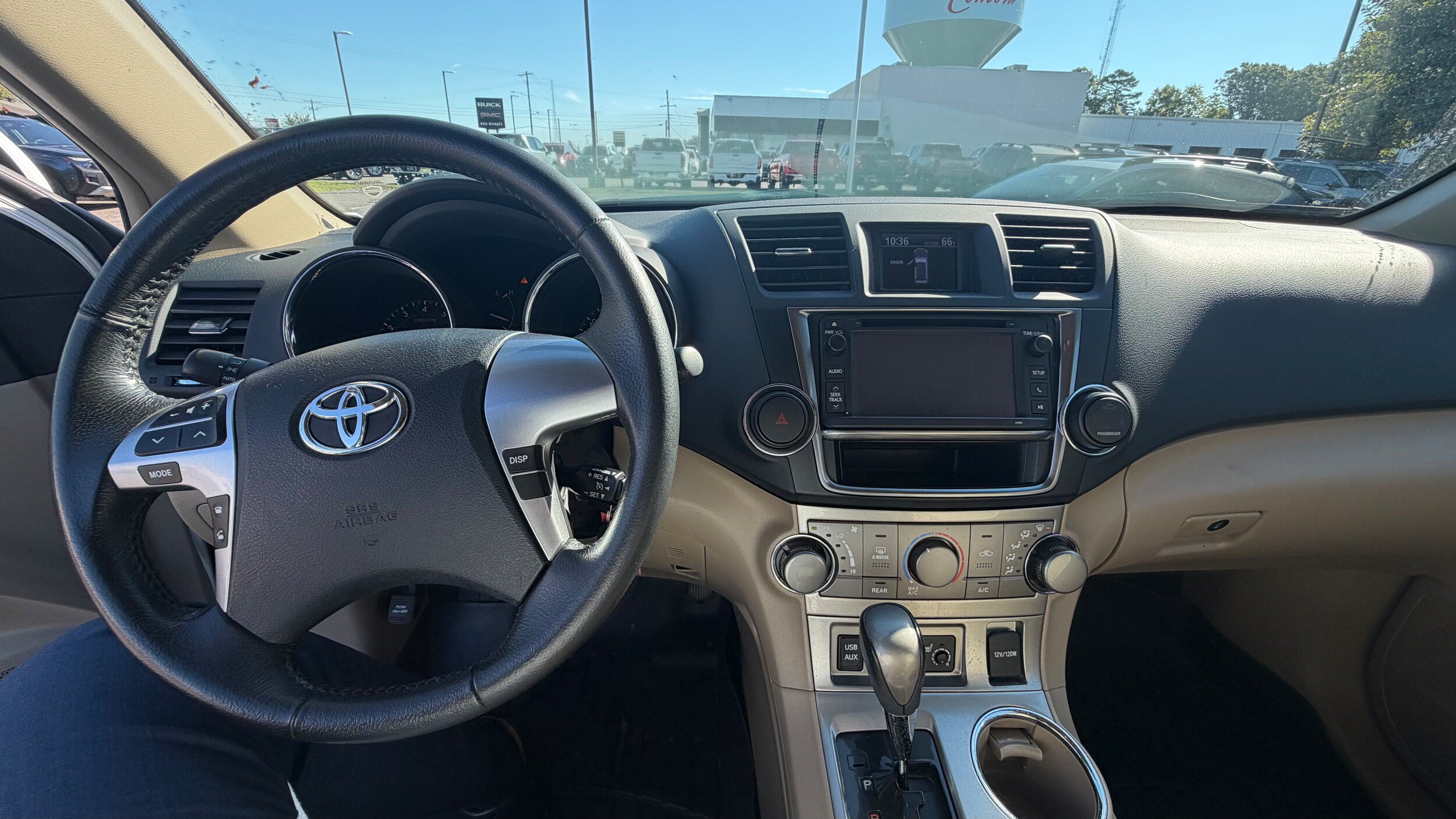 Used 2013 Toyota Highlander SE FWD image 10
