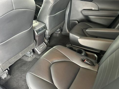 Certified 2024 Toyota Highlander XLE image 15