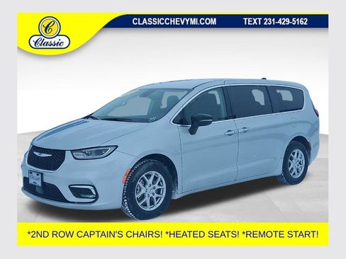 Used 2024 Chrysler Pacifica Touring-L image 1