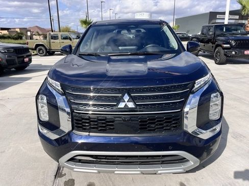 Used 2024 Mitsubishi Outlander SE Black Edition image 2