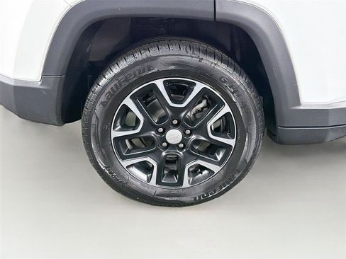 Used 2022 Jeep Compass Latitude w/ Convenience Group AWD/4WD image 34