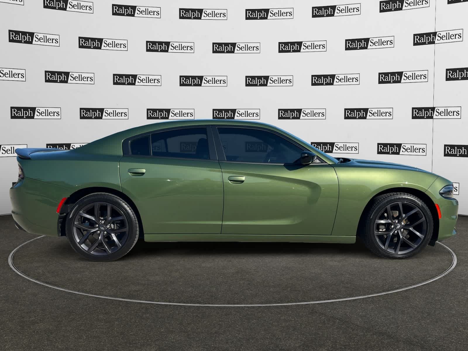 Used 2020 Dodge Charger SXT w/ Blacktop Package RWD image 4