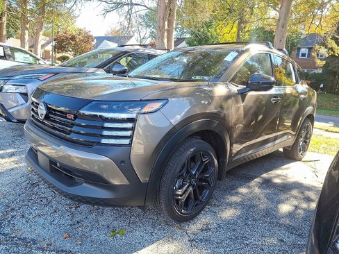 New 2026 Nissan Kicks SR w/ Cold Weather Package image 2