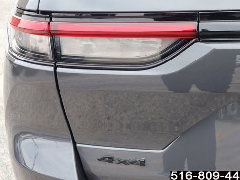 Used 2024 Jeep Grand Cherokee Limited w/ Black Appearance Package image 38