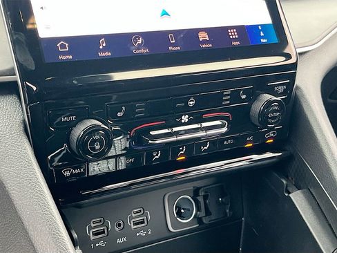 New 2025 Jeep Grand Cherokee L Limited w/ Black Appearance Package image 16