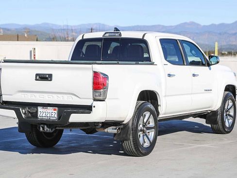 Used 2017 Toyota Tacoma Limited image 5