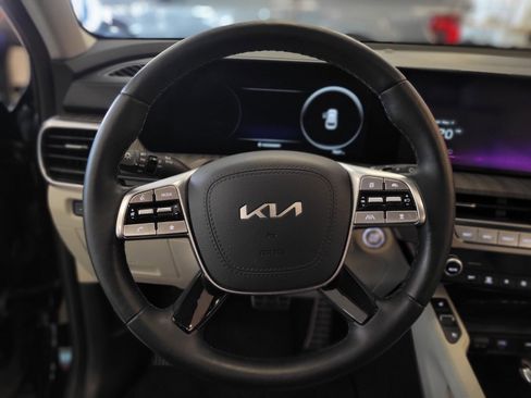 Used 2024 Kia Telluride SX w/ Towing Package image 25