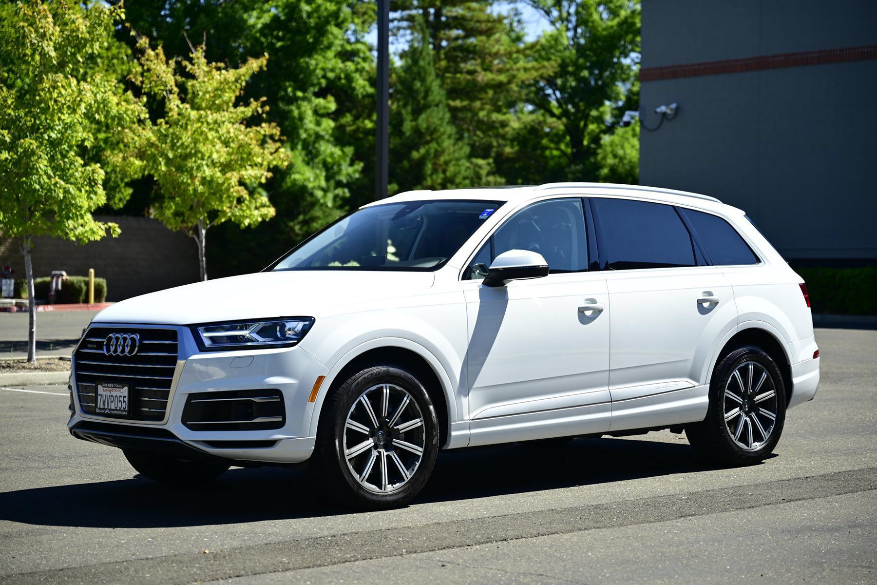Used 2017 Audi Q7 3.0T Premium Plus w/ Premium Plus Package AWD/4WD image 3