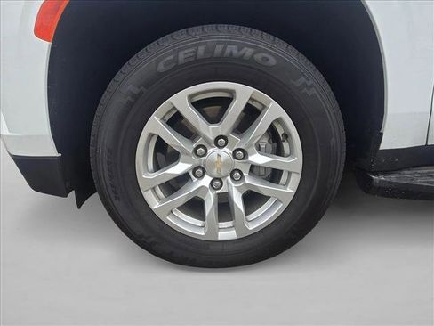 Used 2024 Chevrolet Suburban LT RWD image 10