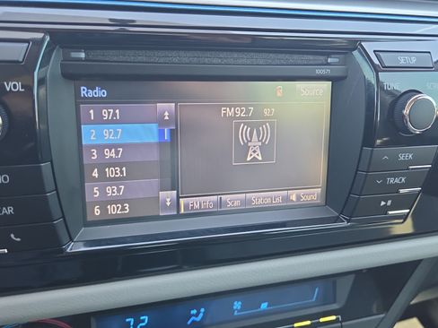 Used 2016 Toyota Corolla LE FWD image 27