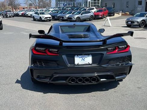 Used 2025 Chevrolet Corvette Z06 w/ Z07 Performance Package RWD image 6