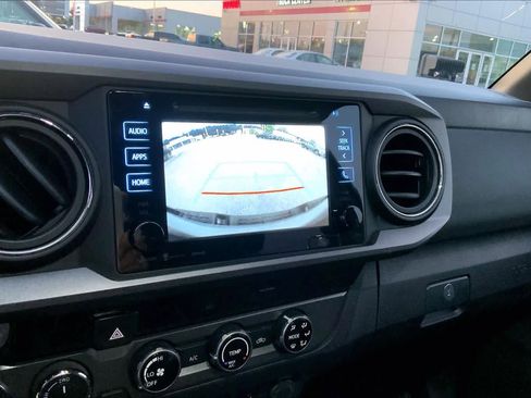 Used 2018 Toyota Tacoma TRD Sport w/ Technology Package AWD/4WD image 28