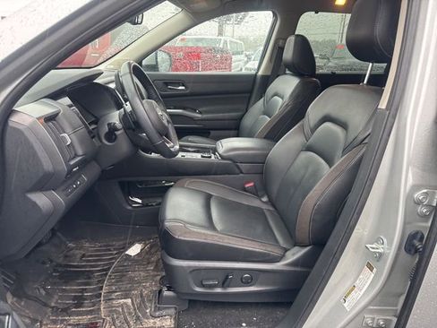 Used 2023 Nissan Pathfinder SL w/ SL Premium Package AWD/4WD image 13