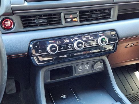 Used 2025 Honda Pilot TrailSport image 22