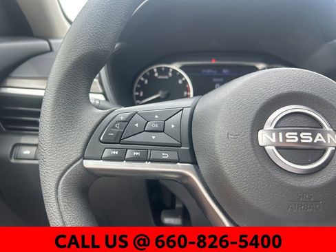Used 2025 Nissan Altima 2.5 SV FWD image 10