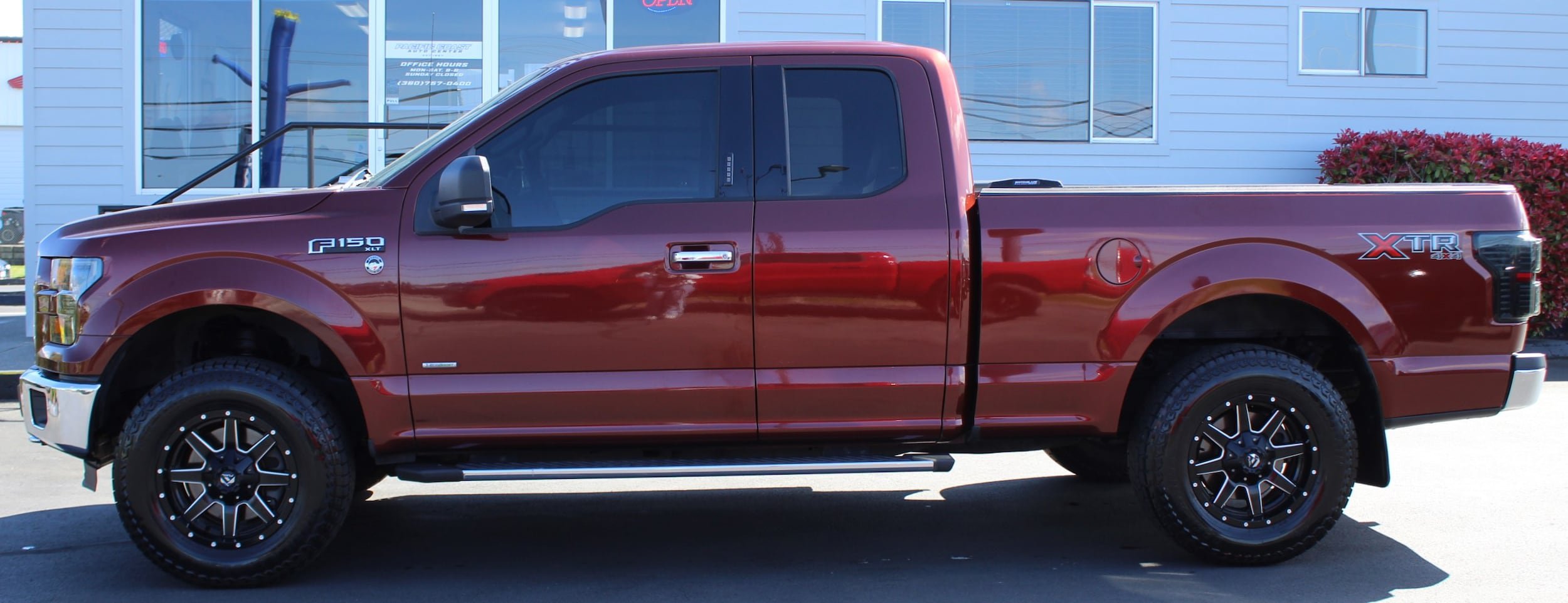Used 2015 Ford F150 XLT w/ Equipment Group 302A Luxury AWD/4WD image 3