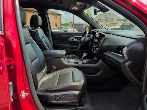 Used 2023 Chevrolet Traverse LT w/ LT Premium Package AWD/4WD image 37