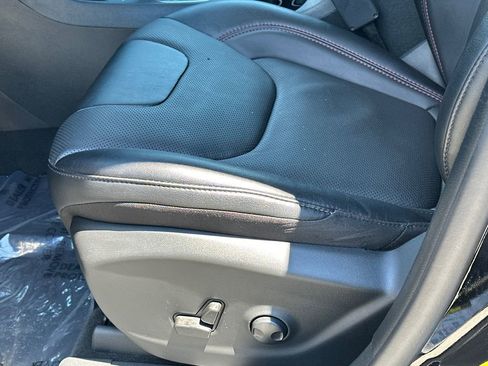 Used 2022 Jeep Cherokee Trailhawk w/ Premium Leather Package AWD/4WD image 21