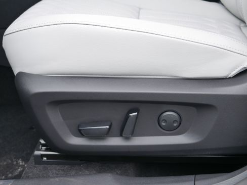 New 2026 Mitsubishi Outlander SEL image 13