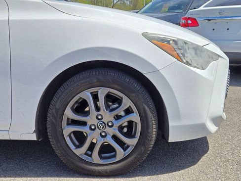 Used 2019 Toyota Yaris LE FWD image 4