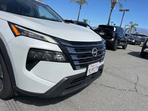 Used 2024 Nissan Rogue SV image 10