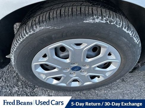 Used 2012 Ford Focus SE w/ SE Winter Pkg image 7