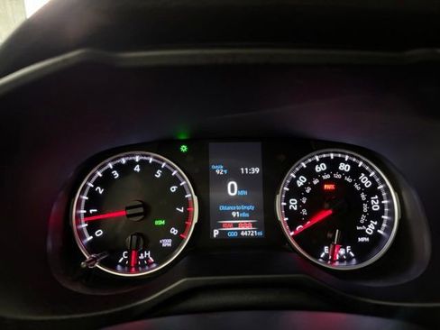 Used 2021 Toyota RAV4 XLE image 16