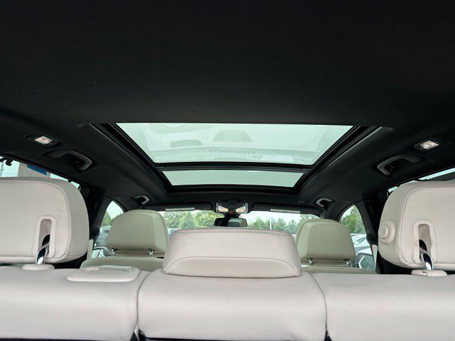 Used 2022 BMW X5 M50i AWD/4WD image 32