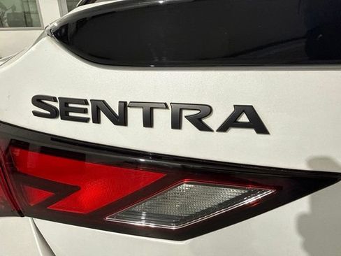 Used 2022 Nissan Sentra SR w/ Midnight Edition FWD image 11