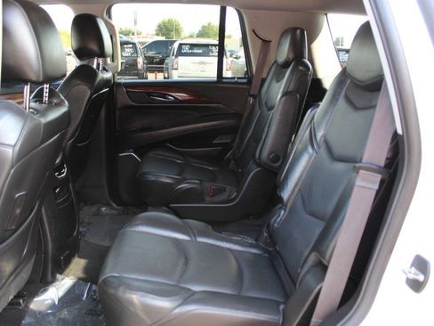 Used 2016 Cadillac Escalade Luxury AWD/4WD image 17