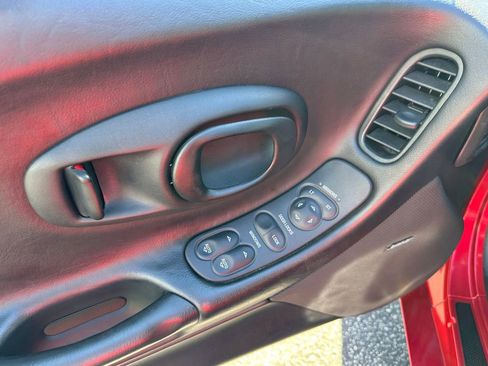 Used 2004 Chevrolet Corvette Coupe image 19