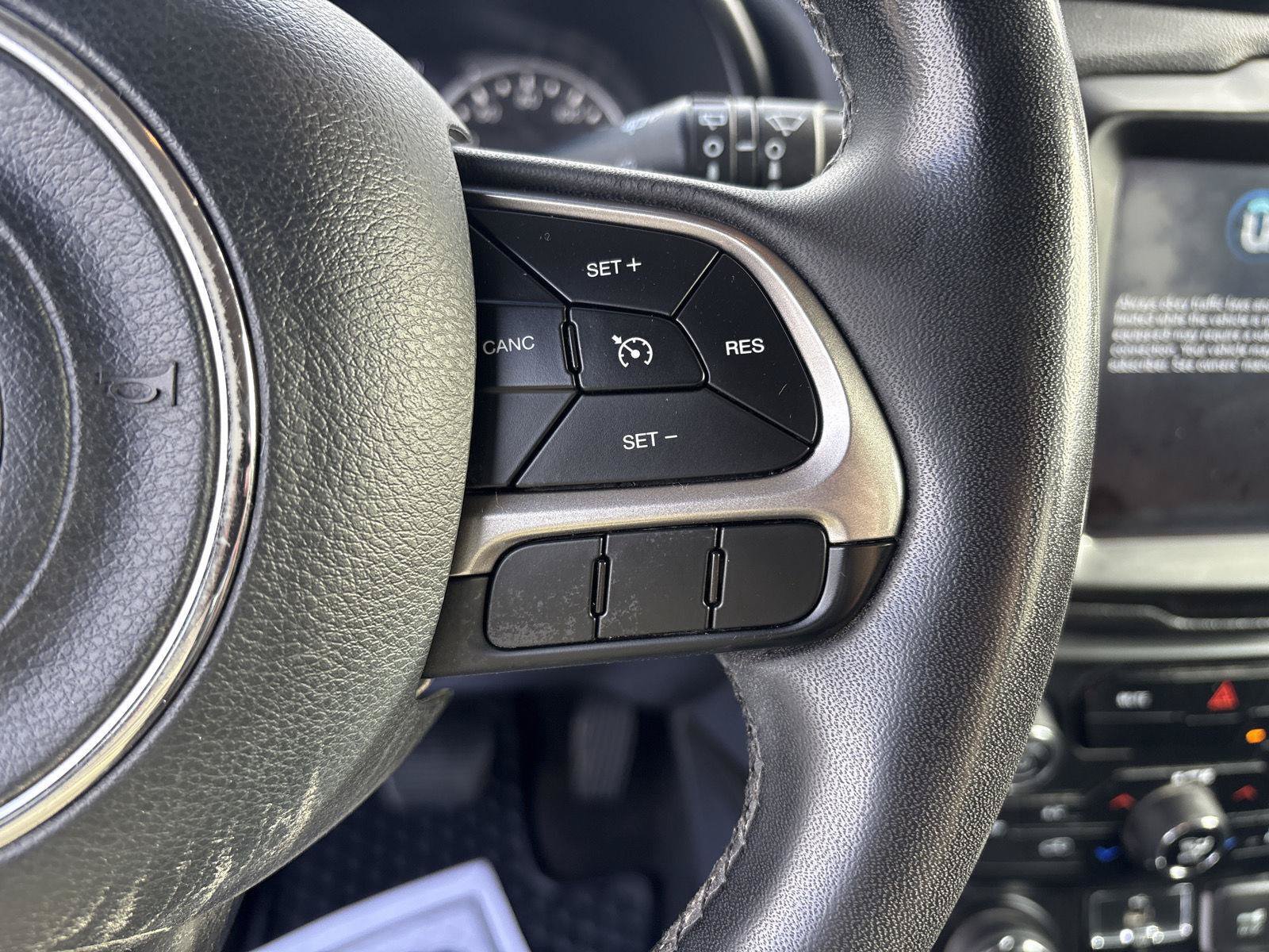 Used 2022 Jeep Renegade Latitude AWD/4WD image 17