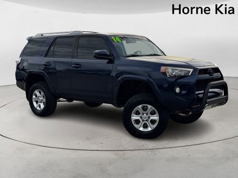 Used 2014 Toyota 4Runner SR5 image 2