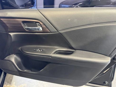 Used 2017 Honda Accord EX-L image 7