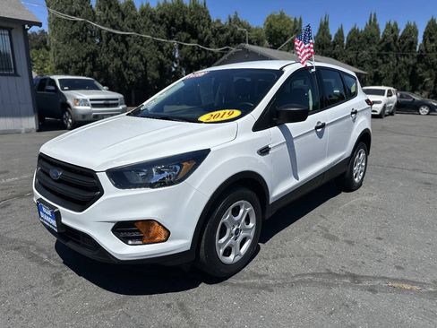 Used 2019 Ford Escape S FWD image 3