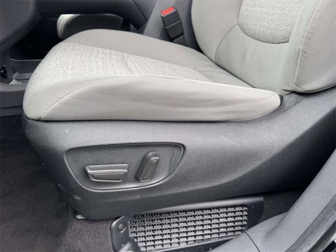 Used 2024 Toyota Sienna LE image 19