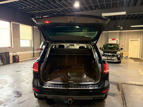 Used 2014 Volkswagen Touareg Executive AWD/4WD image 17
