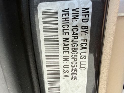 Used 2023 Jeep Grand Cherokee Limited RWD image 35