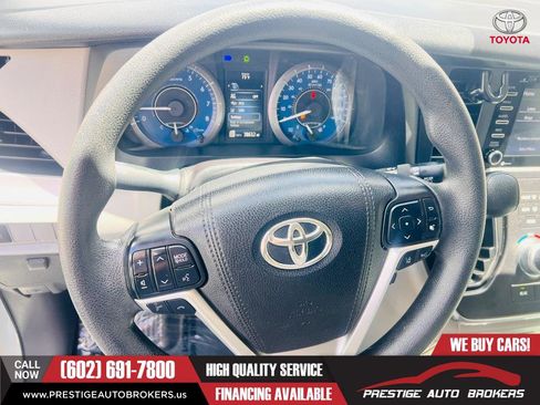 Used 2018 Toyota Sienna LE w/ Carpet Mat Package FWD image 18