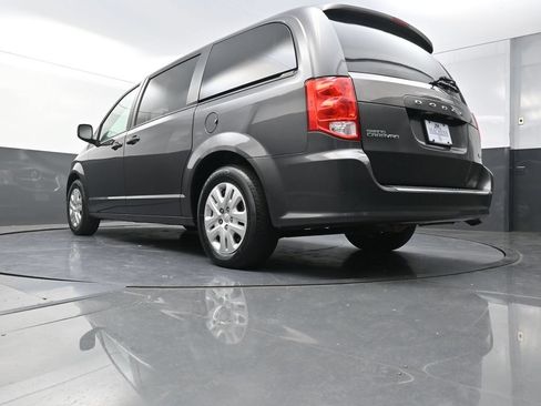 Used 2018 Dodge Grand Caravan SE w/ UConnect Hands-Free Group FWD image 27