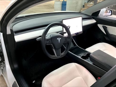 Used 2020 Tesla Model 3 Standard Range image 15