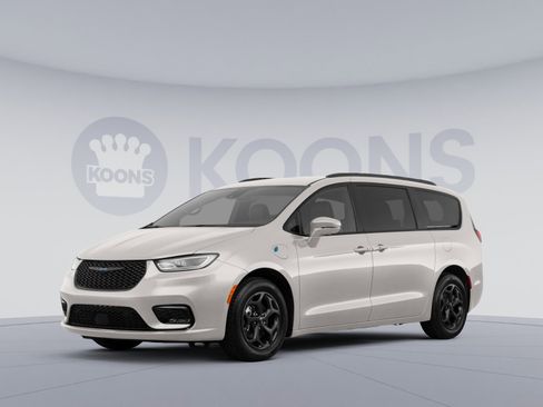 Used 2021 Chrysler Pacifica Limited w/ Uconnect Theater Family Group FWD image 1