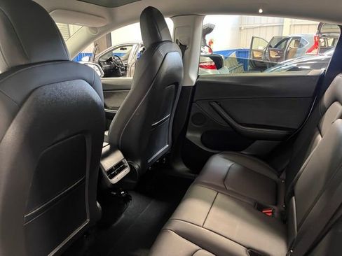 Used 2022 Tesla Model Y Long Range image 17