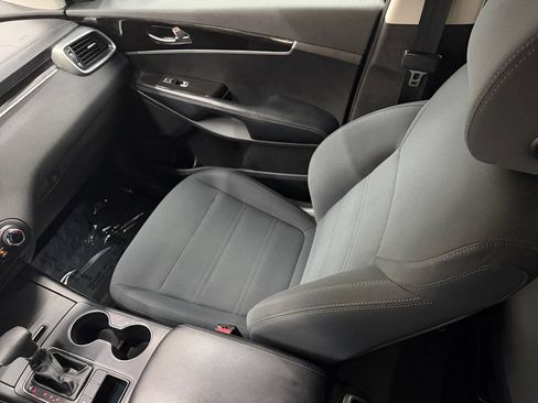 Used 2019 Kia Sorento FWD image 31