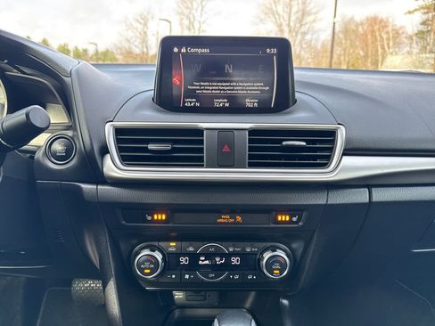 Used 2018 MAZDA MAZDA3 Touring image 18